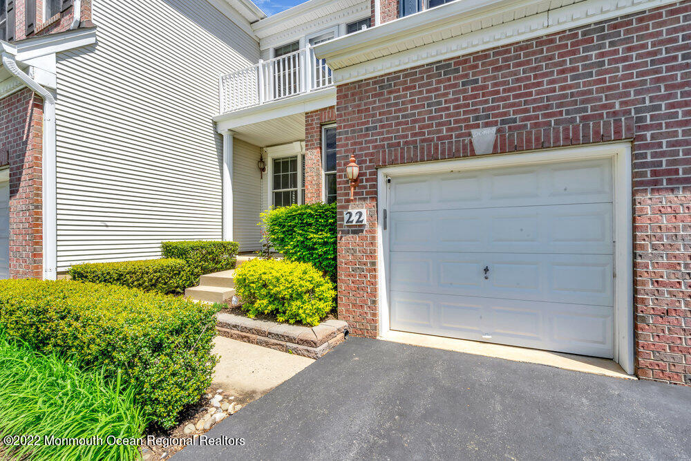 22 Hummingbird Drive