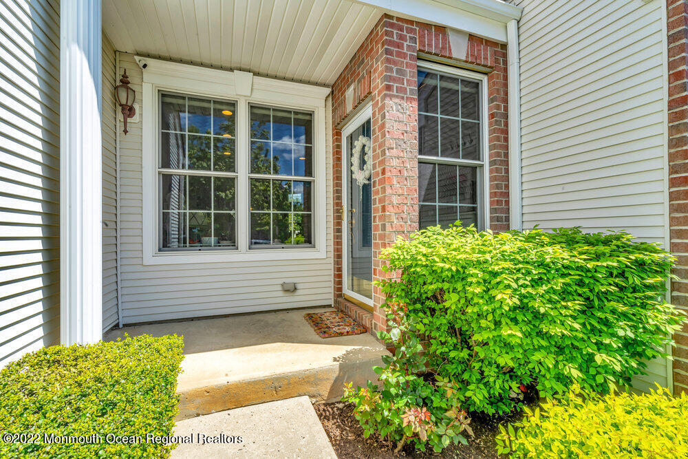 22 Hummingbird Drive