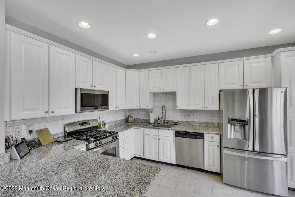 22 Hummingbird Drive