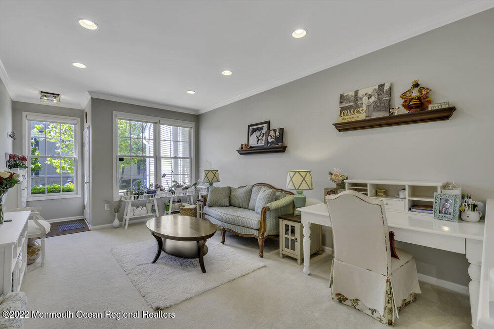 22 Hummingbird Drive