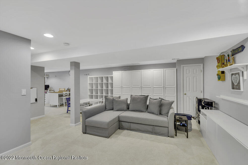 22 Hummingbird Drive