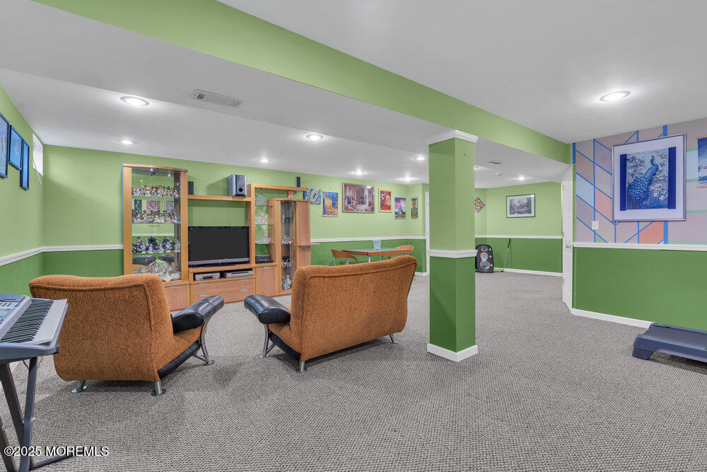 7 Hummingbird Drive