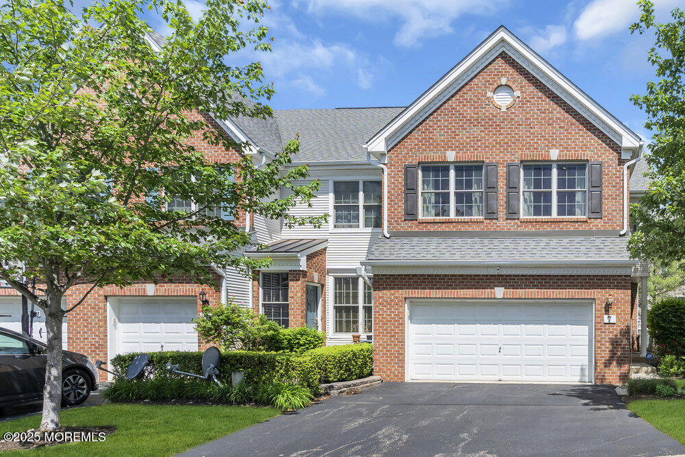 7 Hummingbird Drive