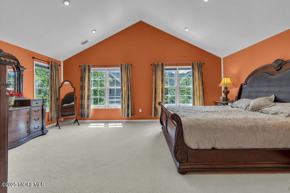 7 Hummingbird Drive