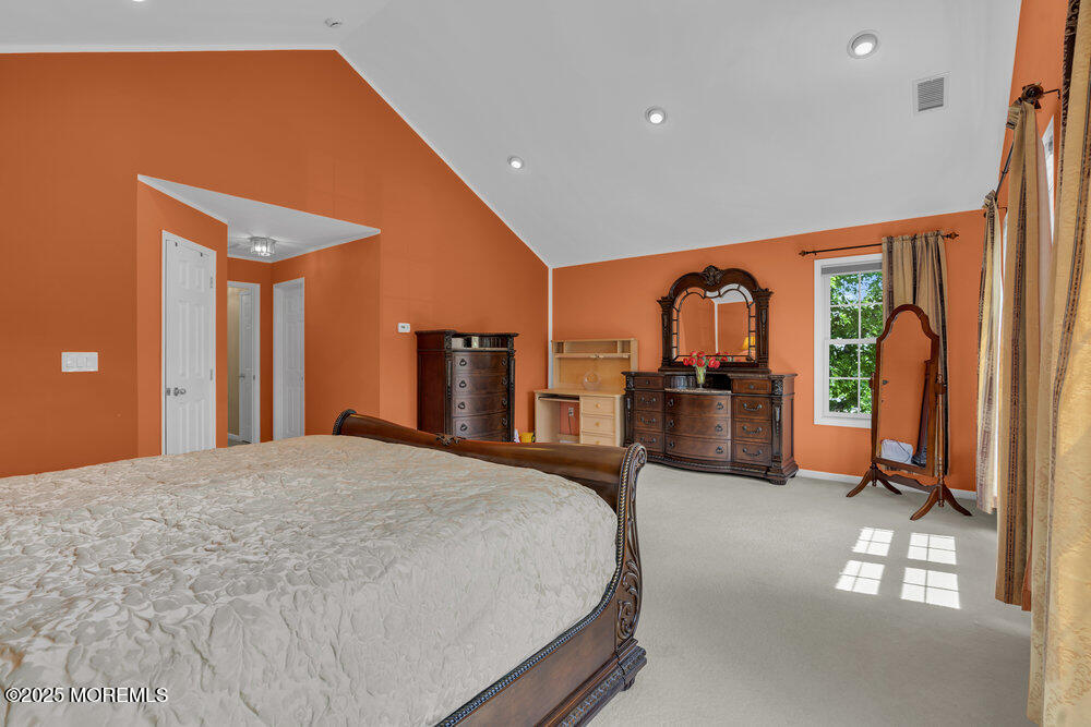 7 Hummingbird Drive