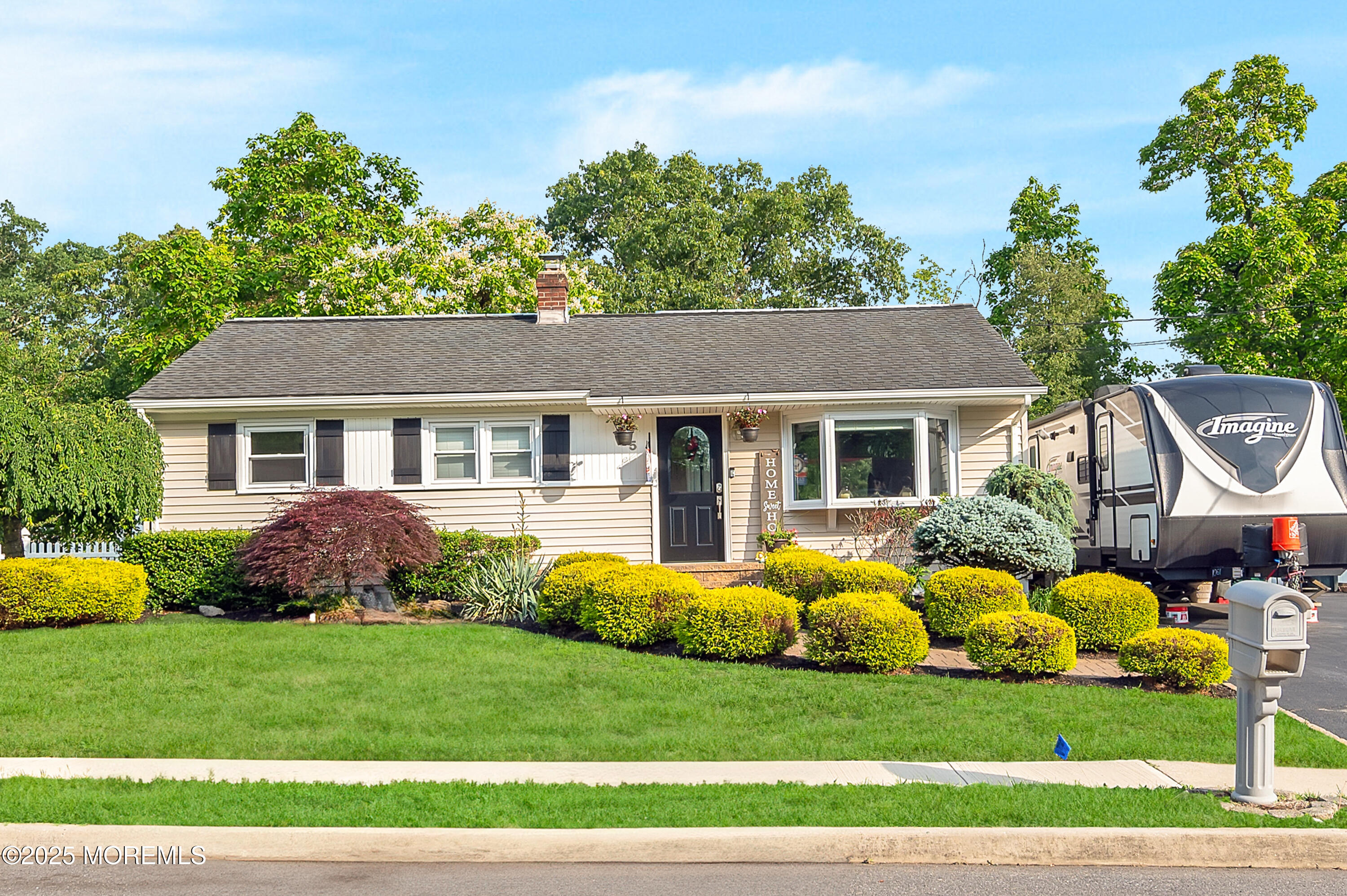 5 Robert Avenue
