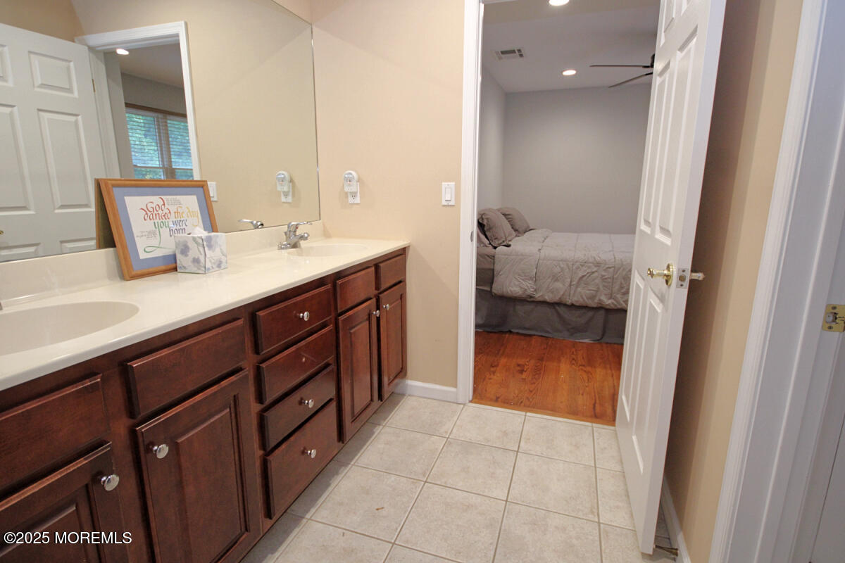 323 Freehold Englishtown Road