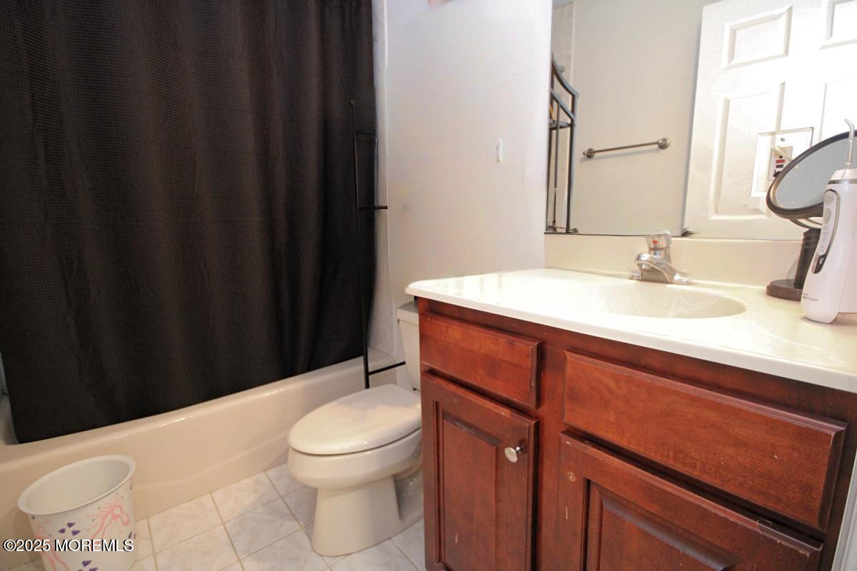 323 Freehold Englishtown Road