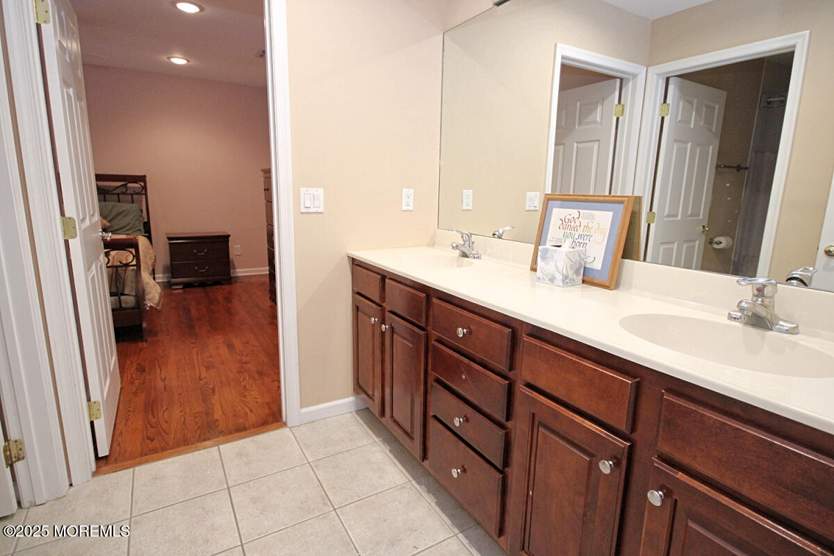 323 Freehold Englishtown Road