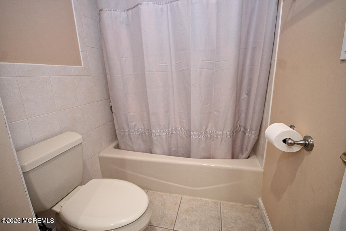 323 Freehold Englishtown Road