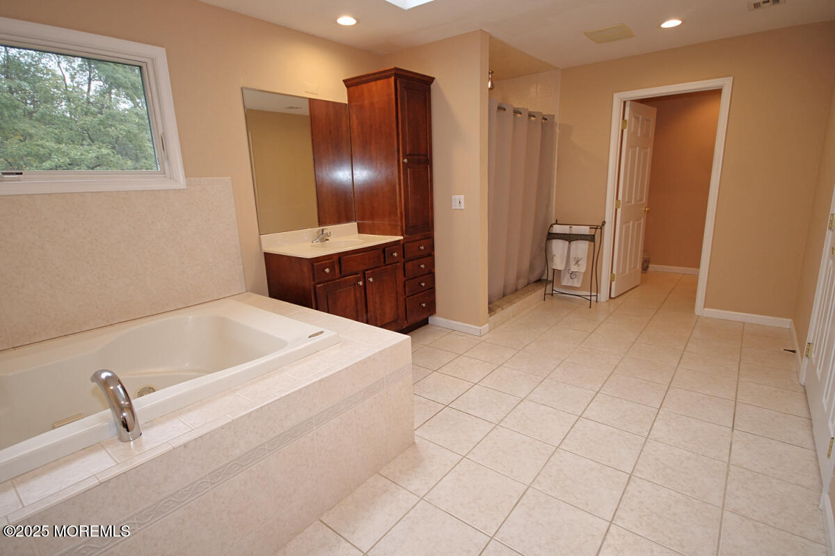 323 Freehold Englishtown Road