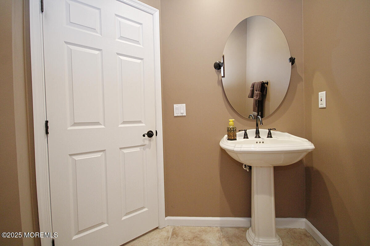 323 Freehold Englishtown Road