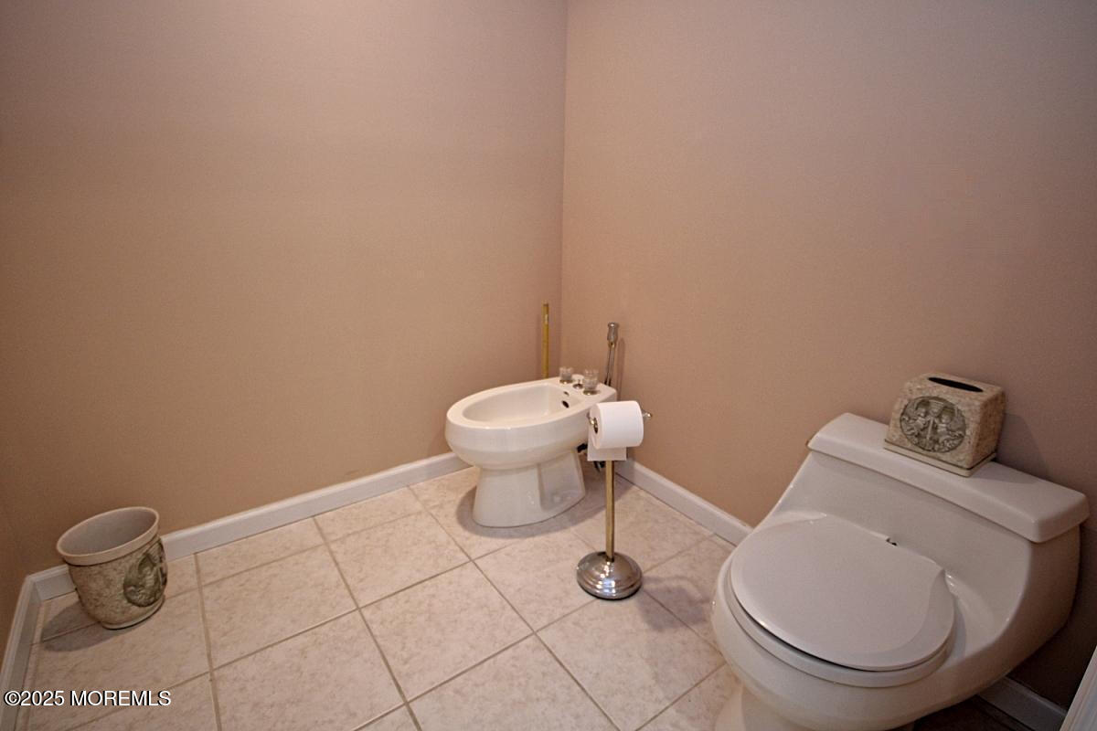 323 Freehold Englishtown Road