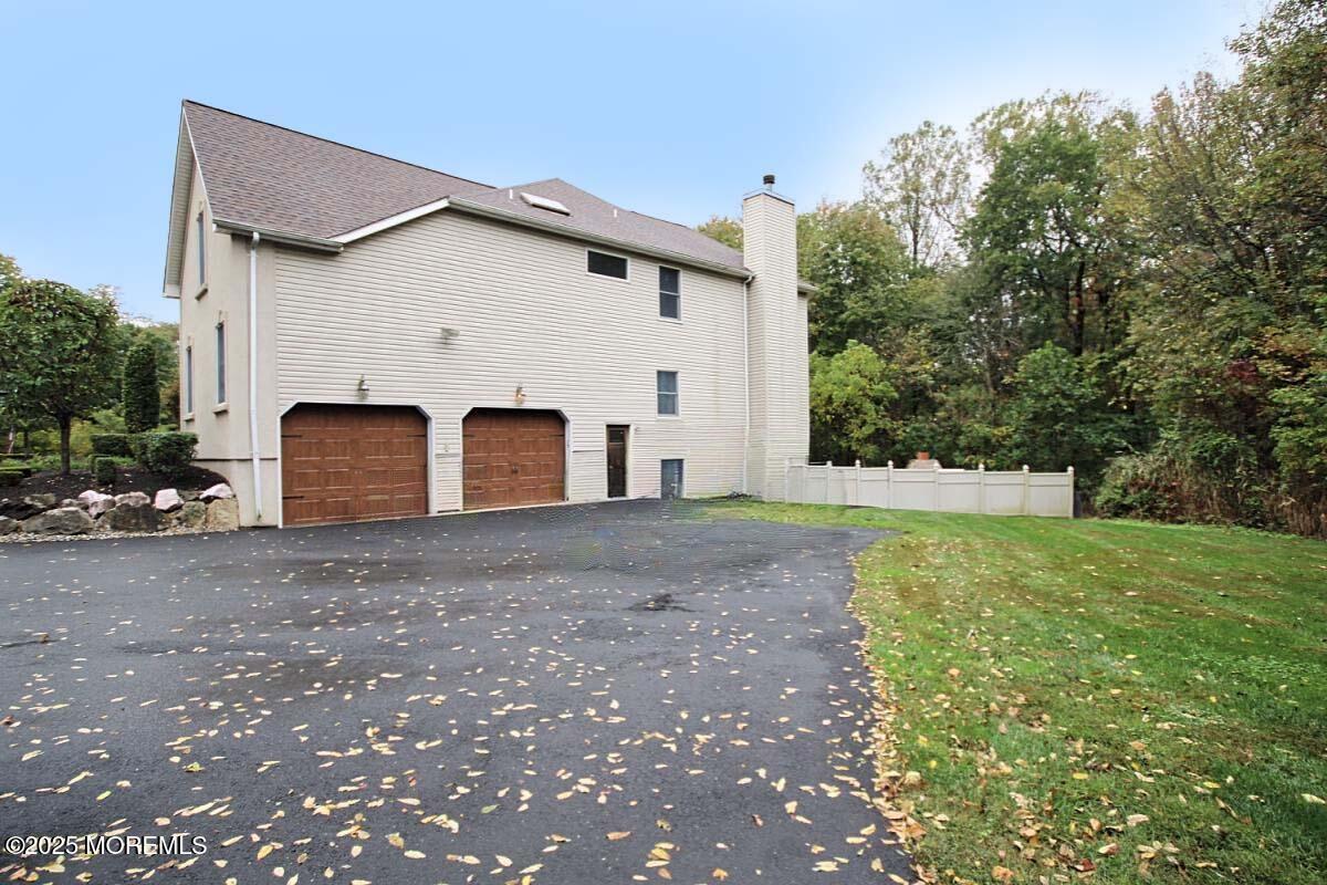 323 Freehold Englishtown Road