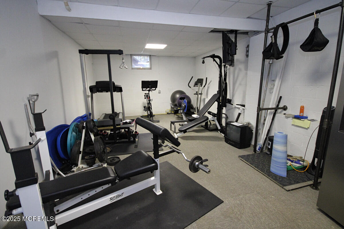 323 Freehold Englishtown Road