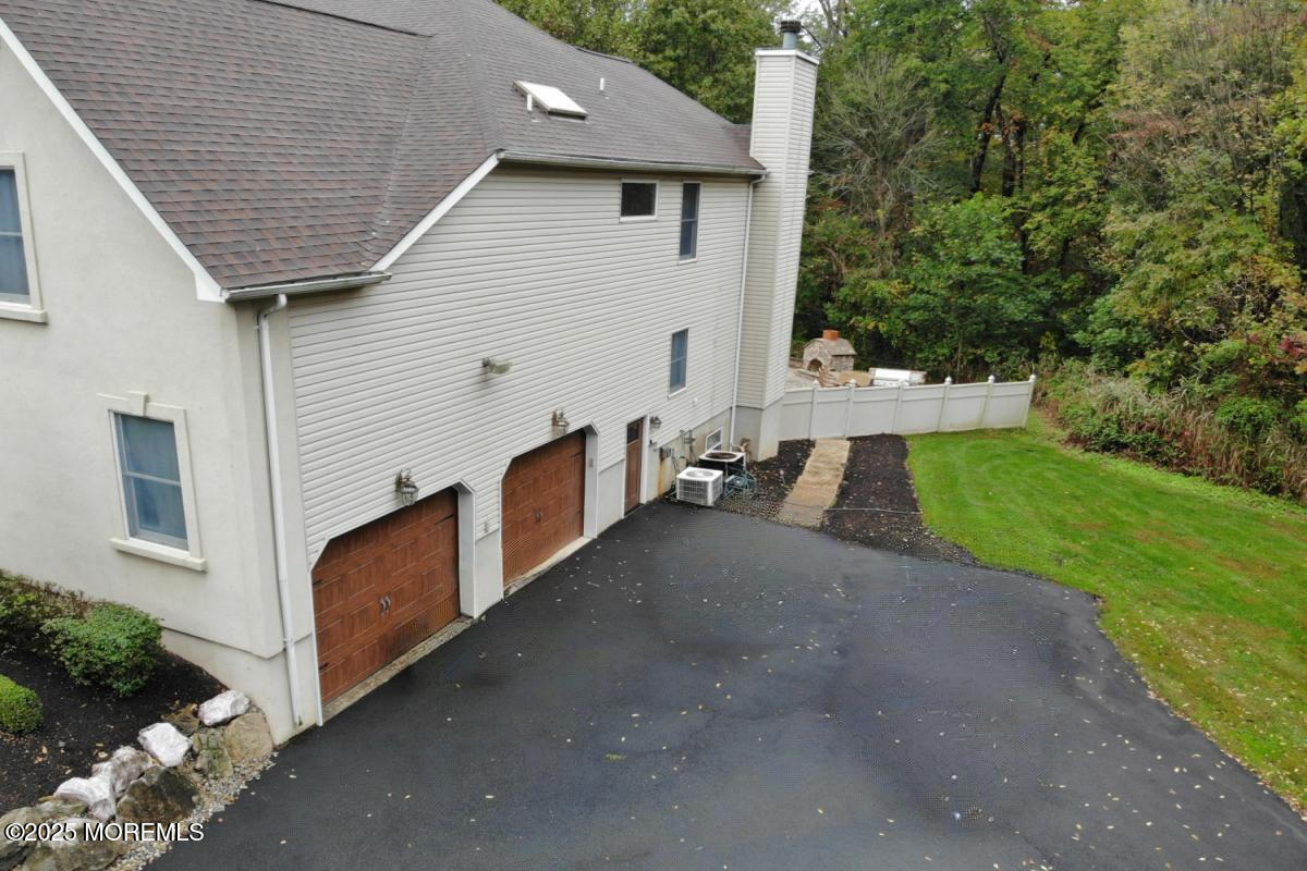 323 Freehold Englishtown Road