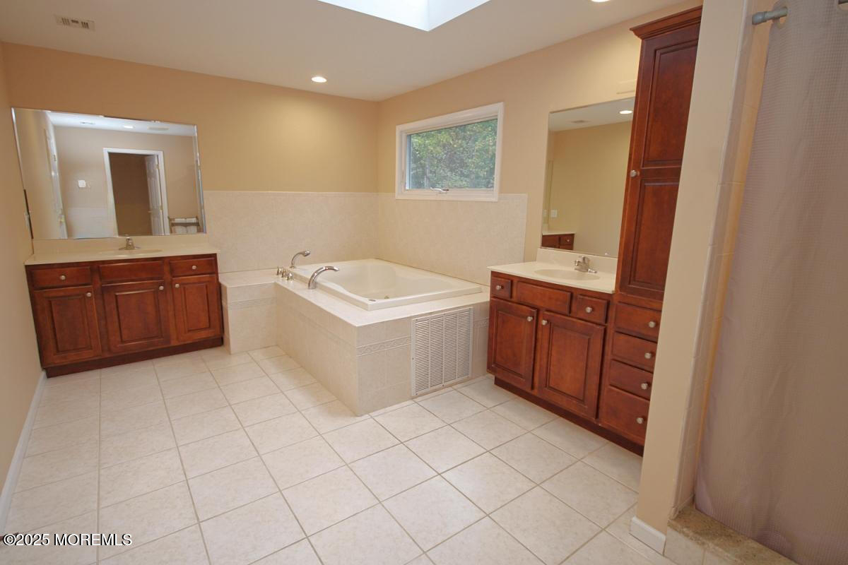 323 Freehold Englishtown Road