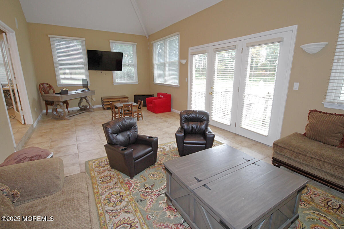 323 Freehold Englishtown Road