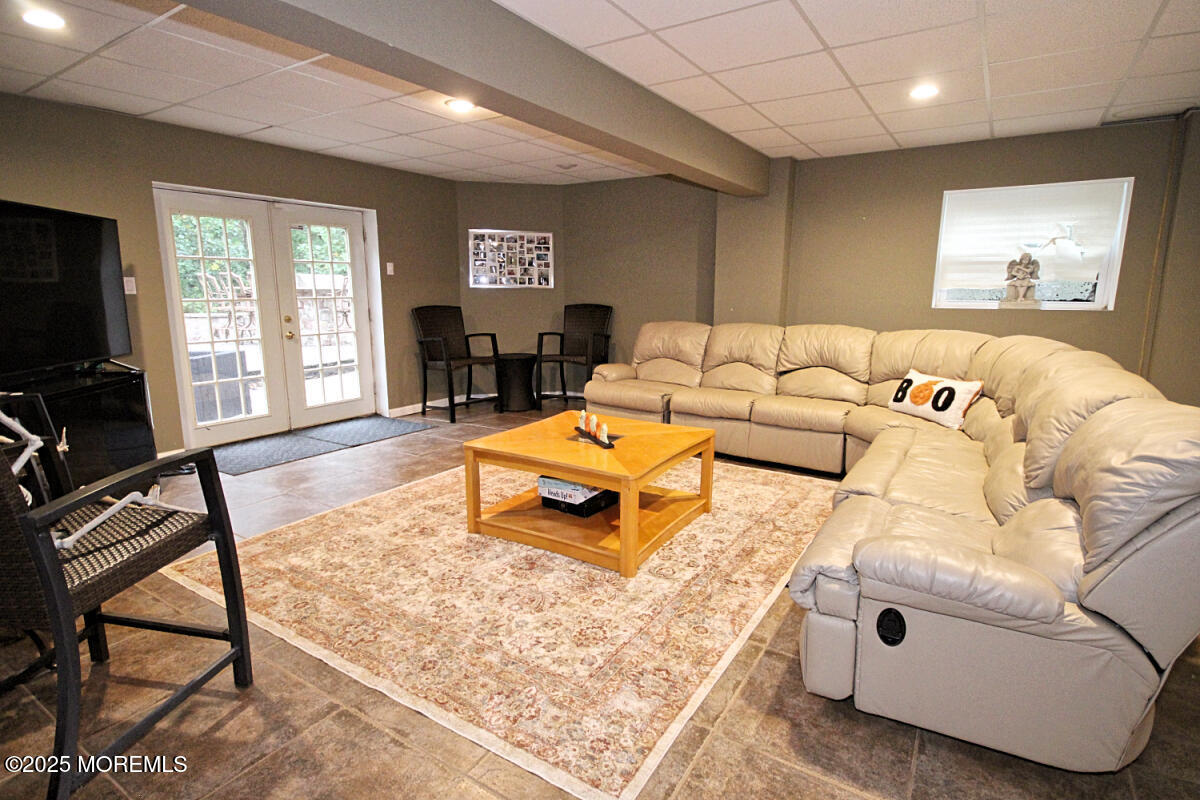 323 Freehold Englishtown Road