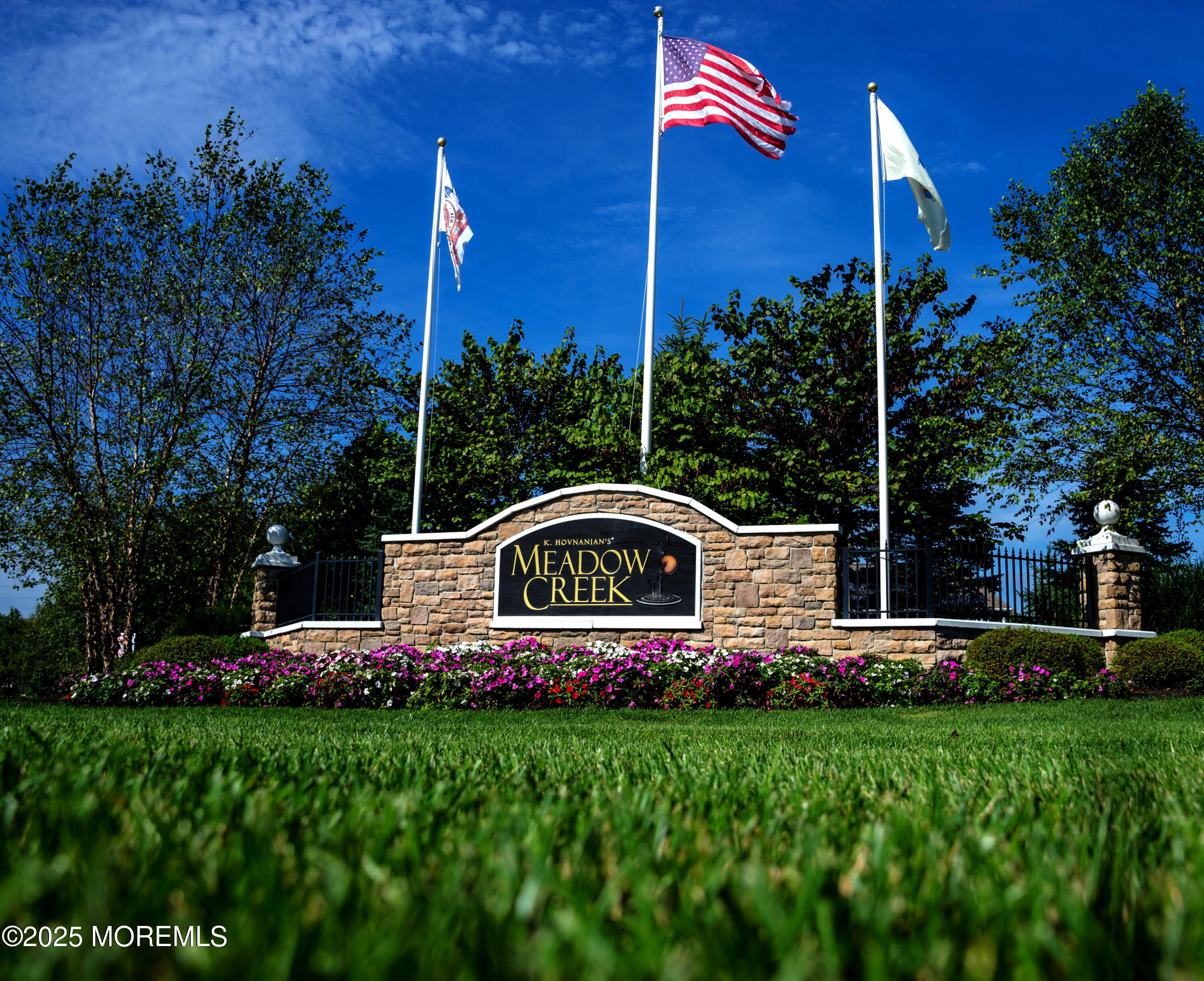 216 Deepwater Circle