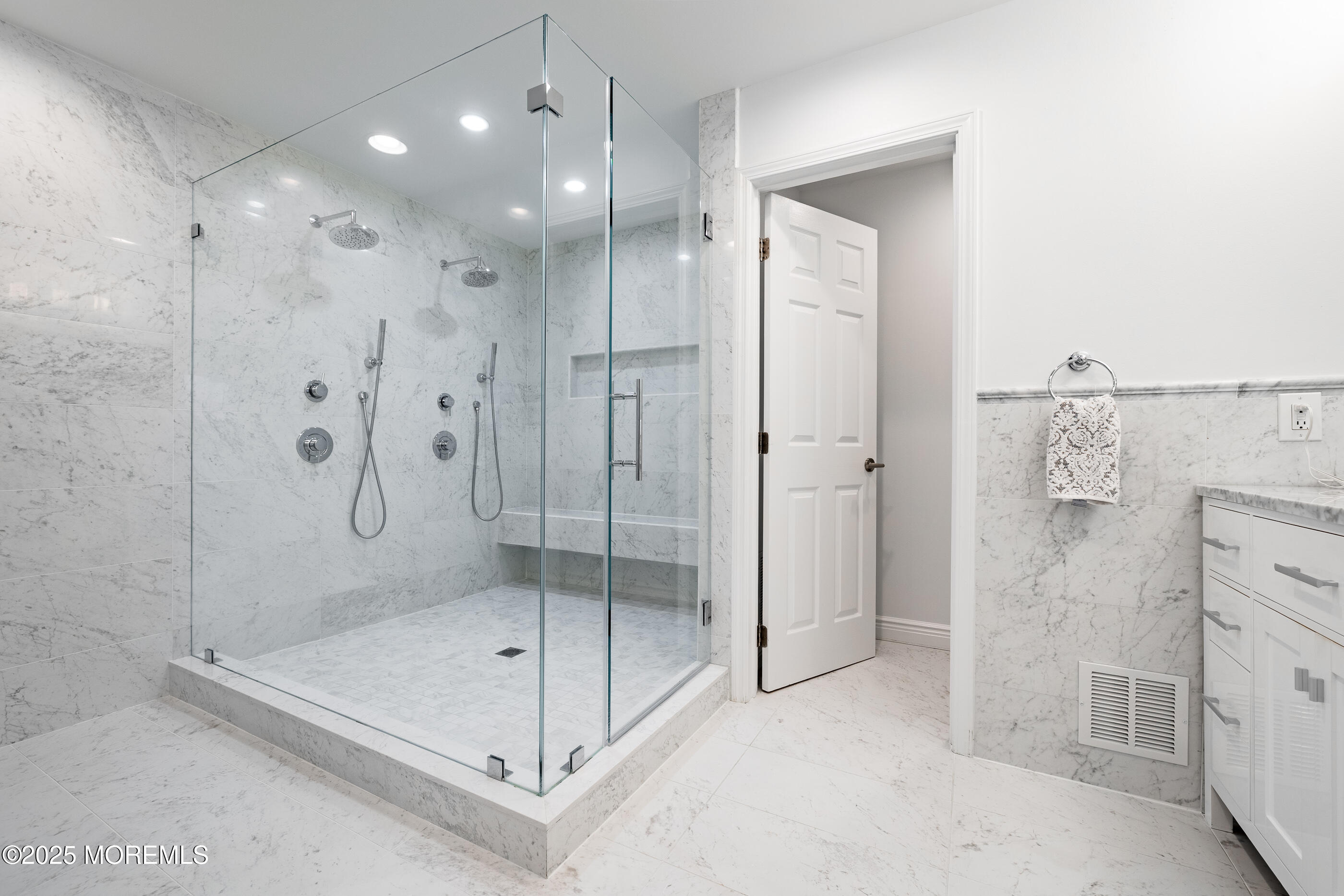 216 Deepwater Circle