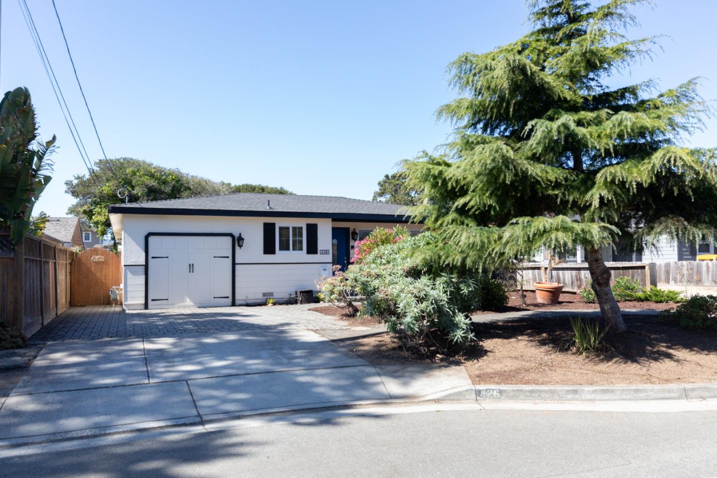 426 Casanova AVE
