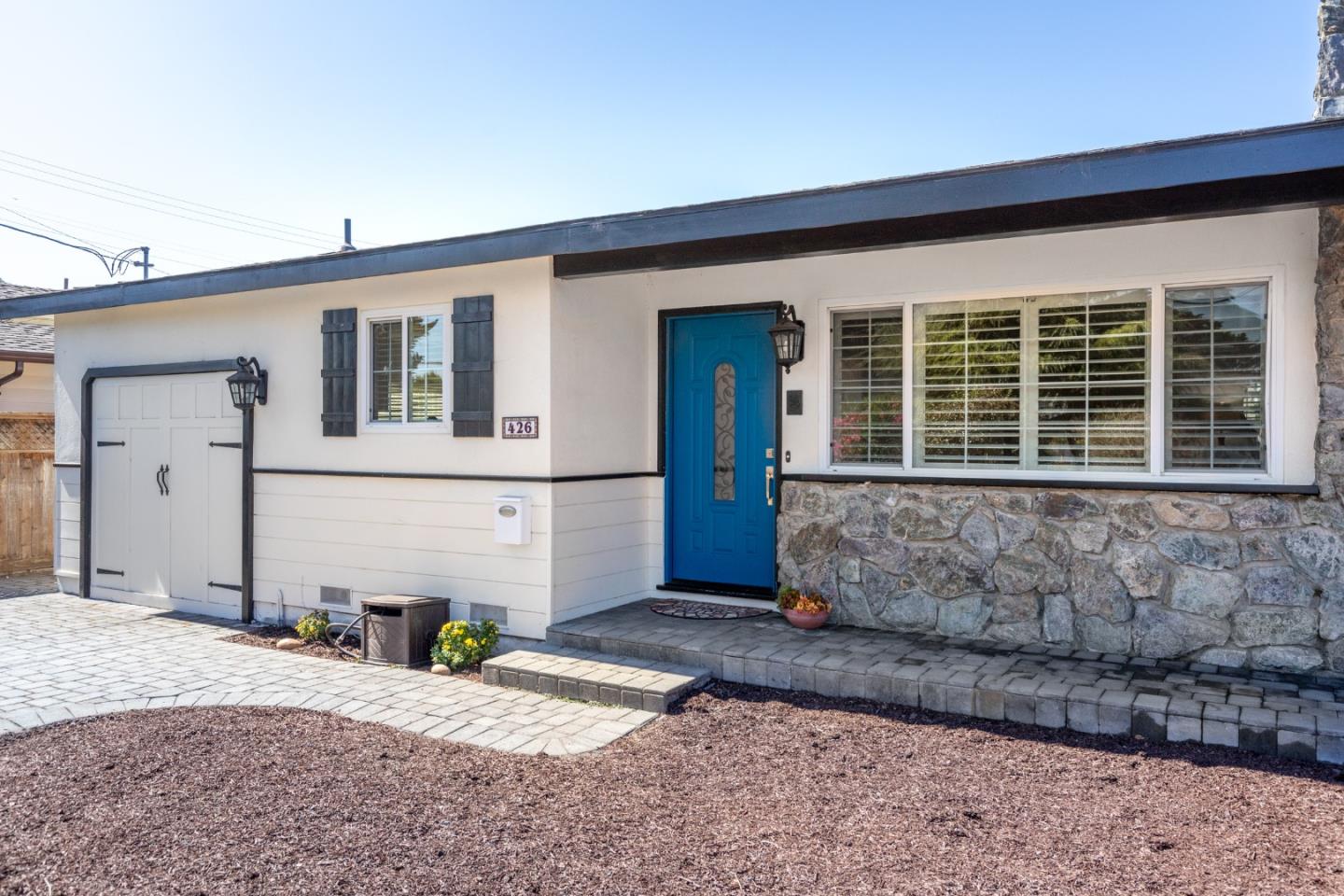 426 Casanova AVE