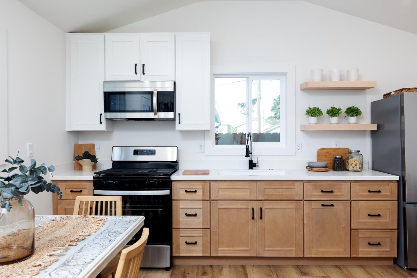 1265-1265A Buena Vista AVE