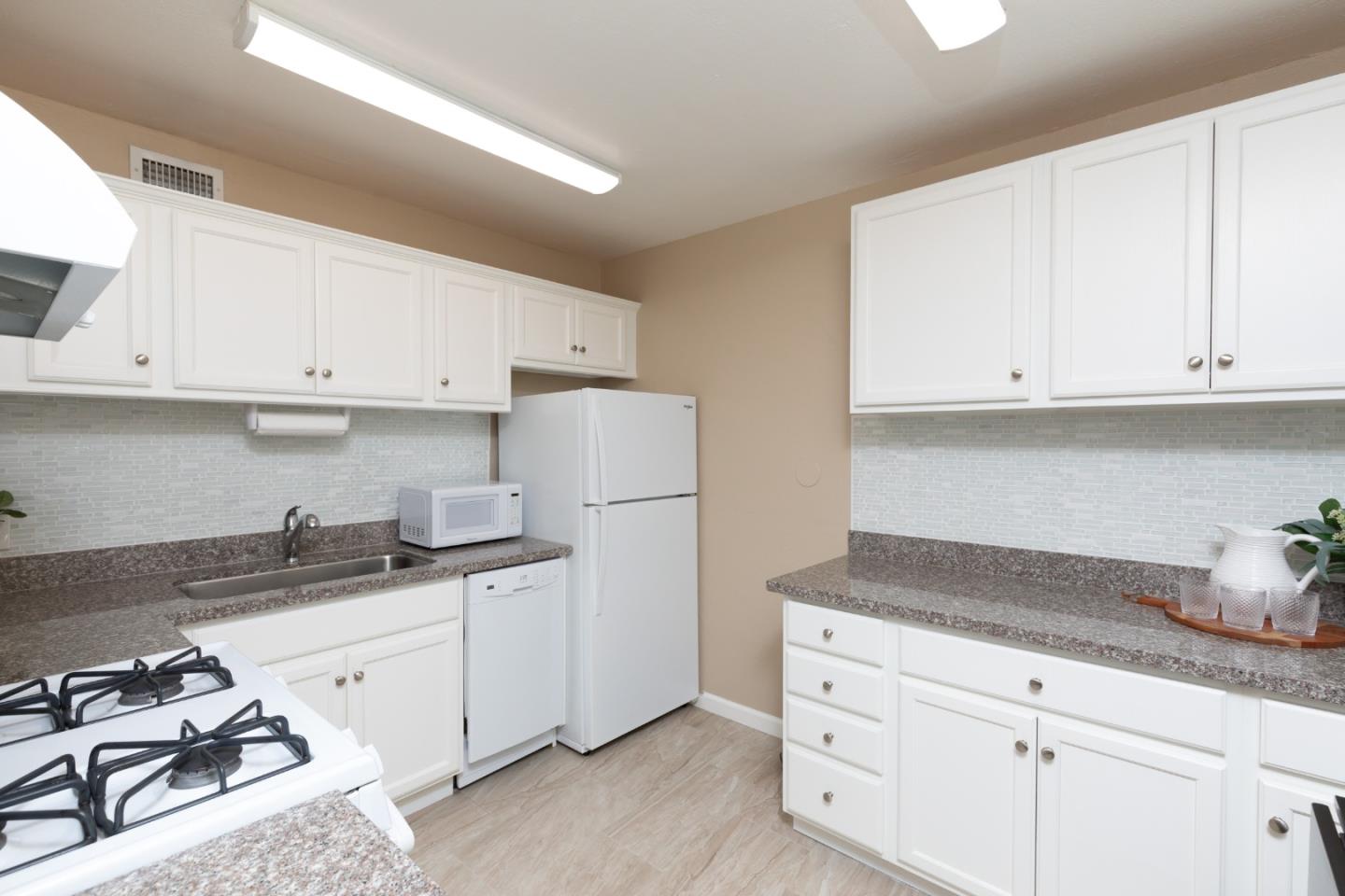 500 Glenwood Circle 122