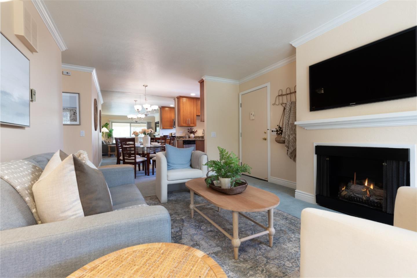 2301 Golden Oaks LN