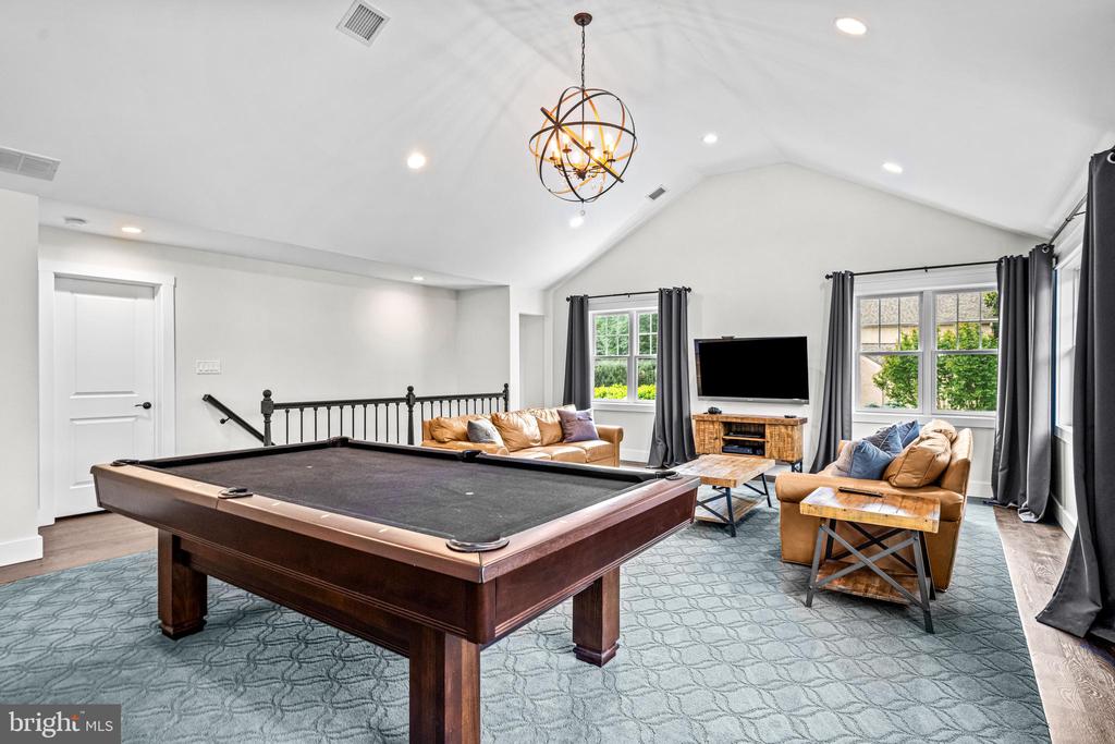 864 MONTEITH DRIVE