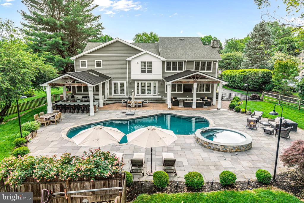 864 MONTEITH DRIVE
