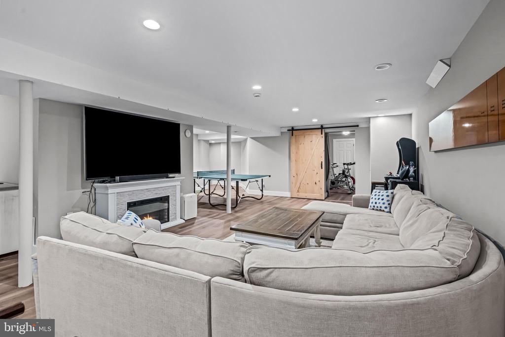 864 MONTEITH DRIVE