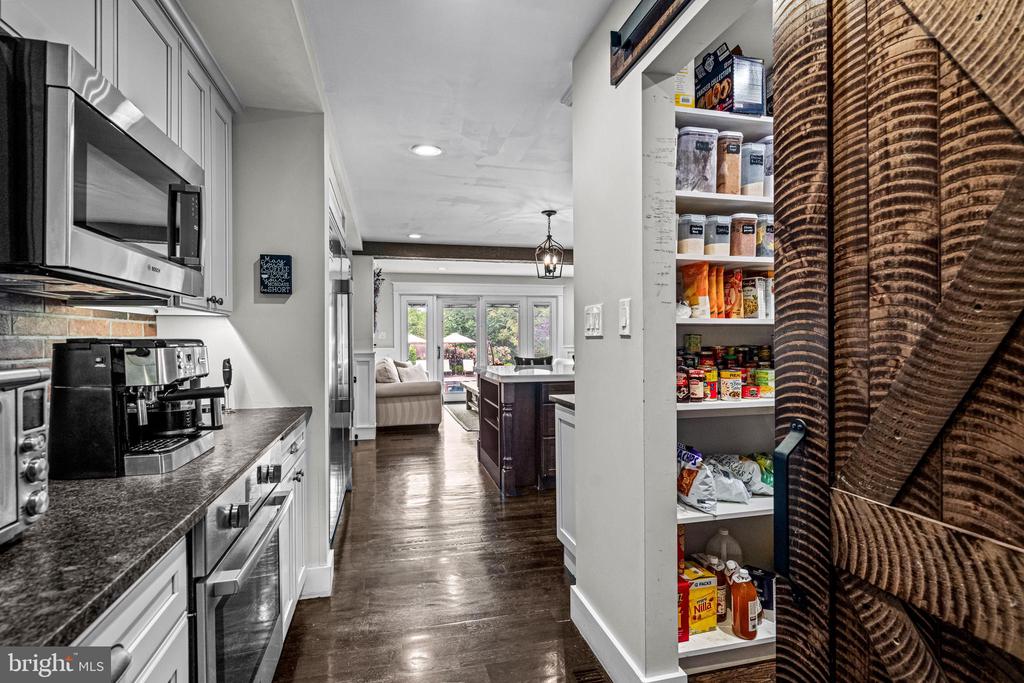 864 MONTEITH DRIVE