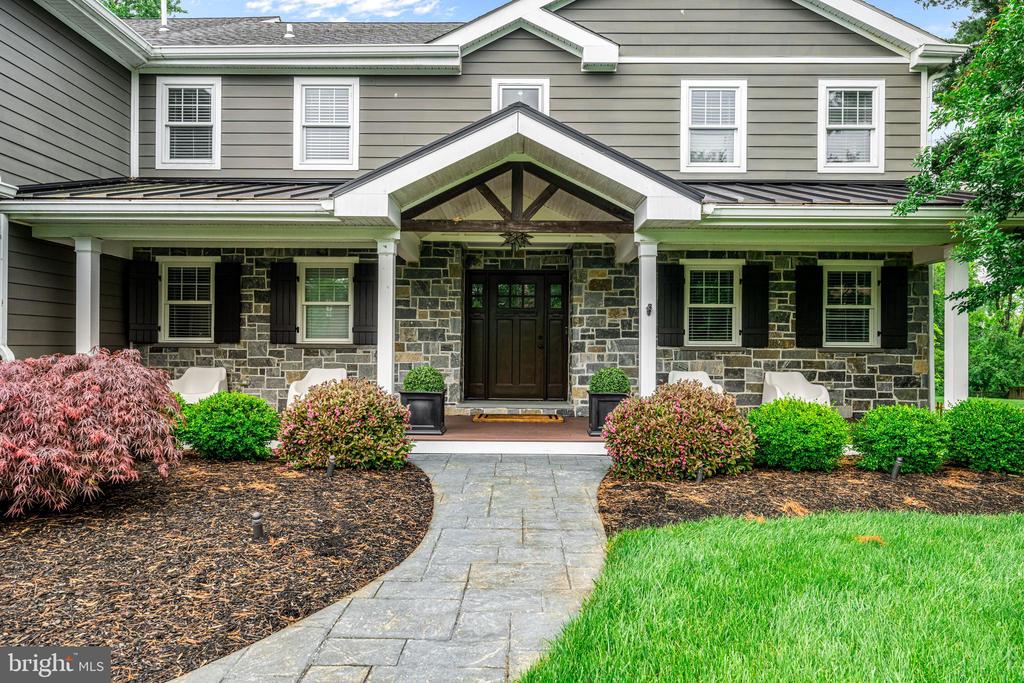 864 MONTEITH DRIVE