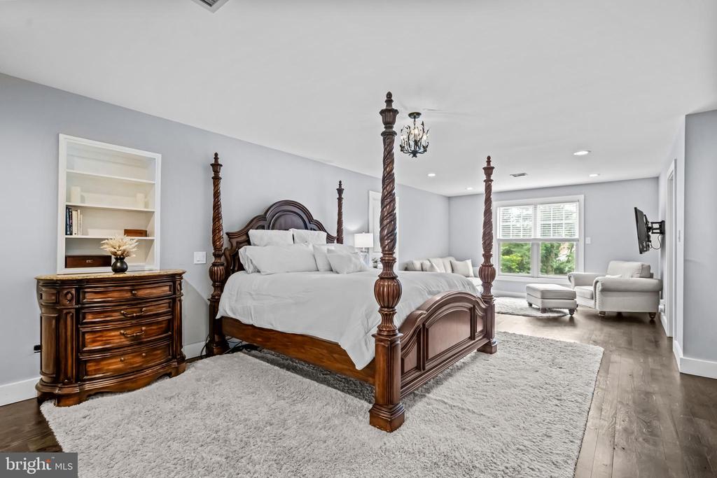 864 MONTEITH DRIVE