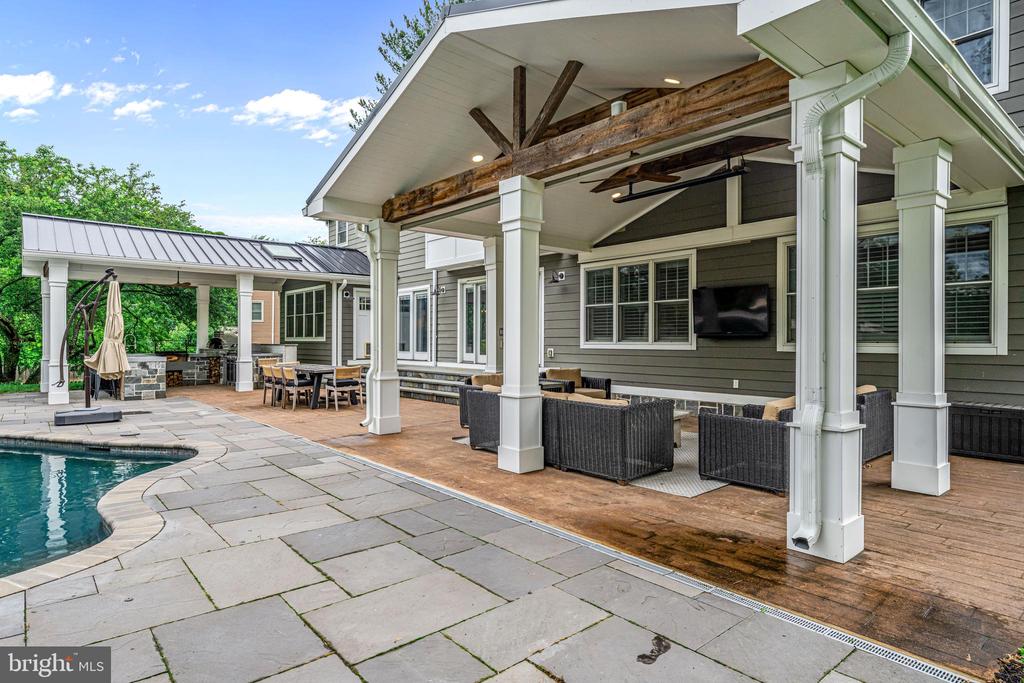 864 MONTEITH DRIVE