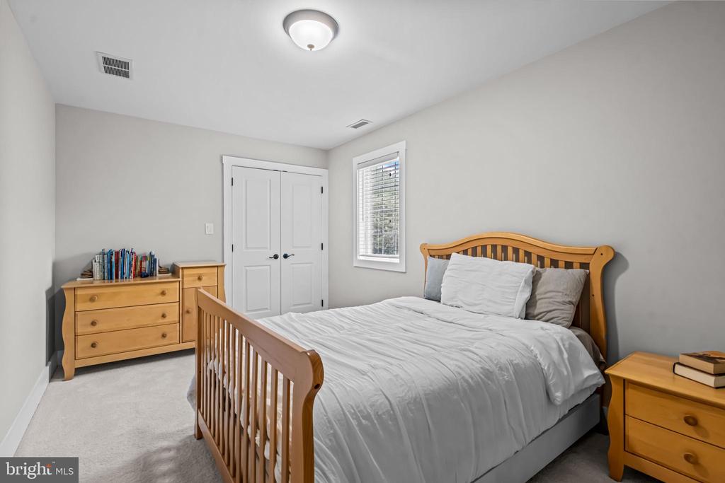 864 MONTEITH DRIVE