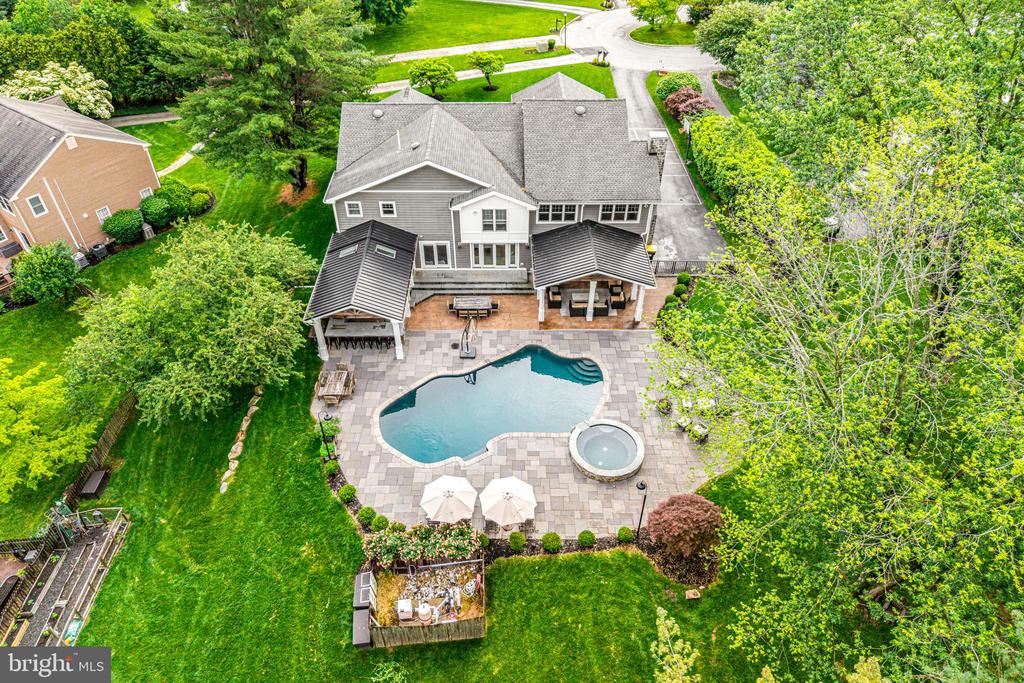 864 MONTEITH DRIVE