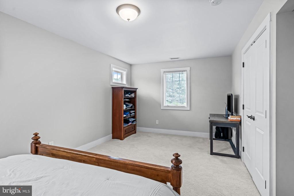 864 MONTEITH DRIVE