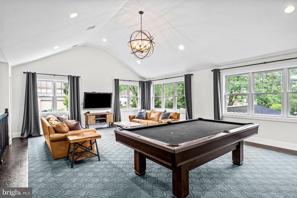 864 MONTEITH DRIVE
