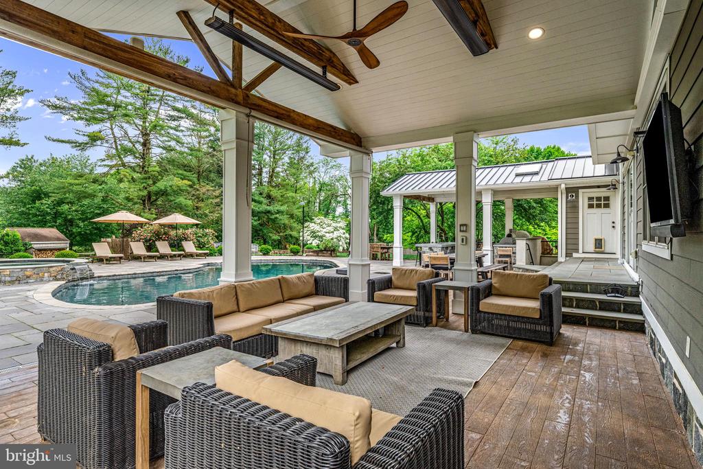 864 MONTEITH DRIVE
