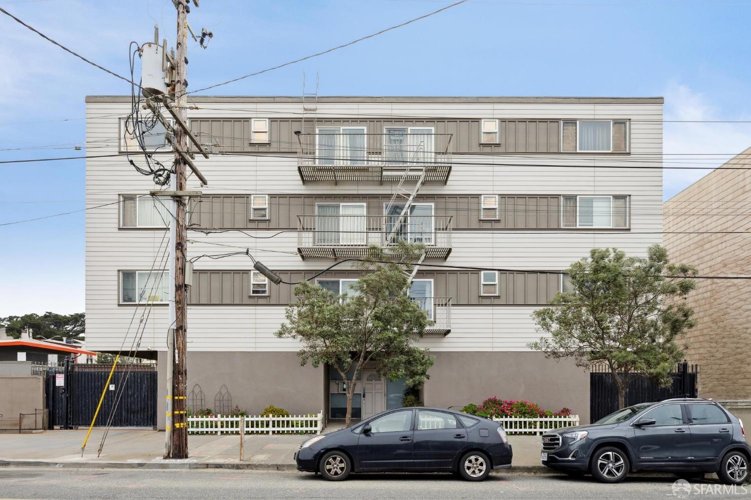 1220 La Playa Street # 204