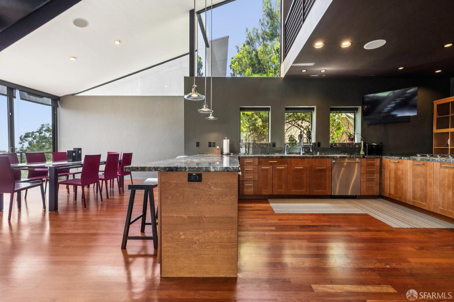 6353 Skyline Boulevard