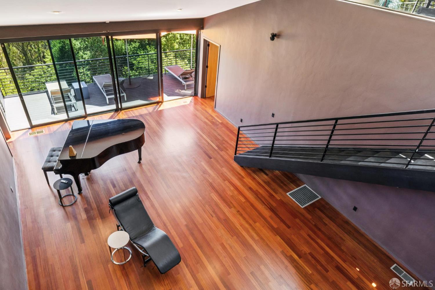 6353 Skyline Boulevard