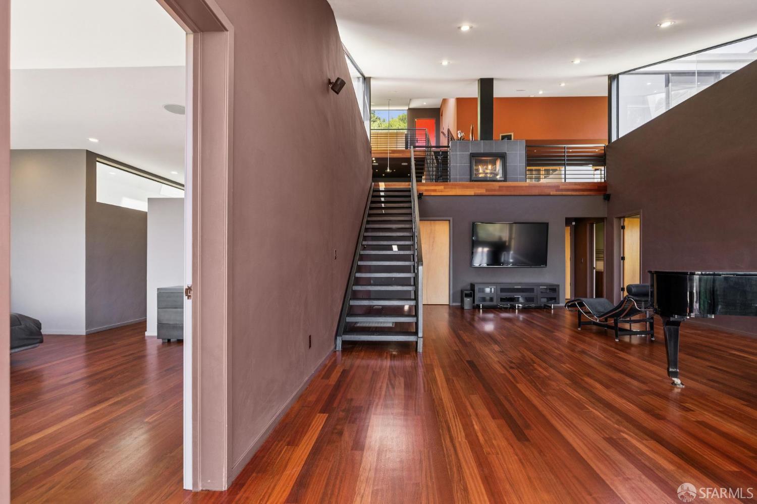 6353 Skyline Boulevard