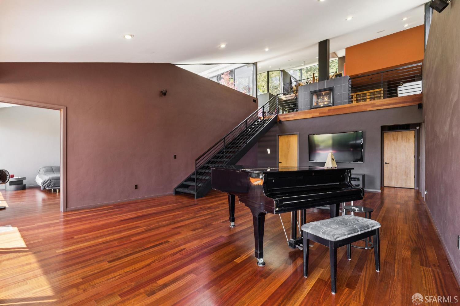 6353 Skyline Boulevard