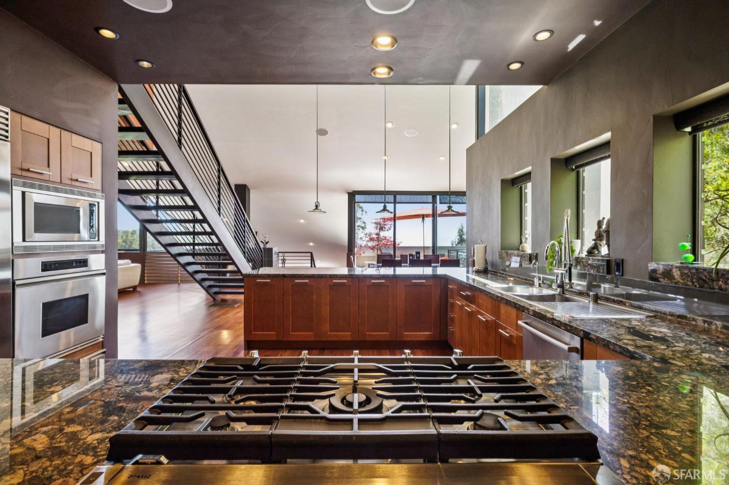 6353 Skyline Boulevard