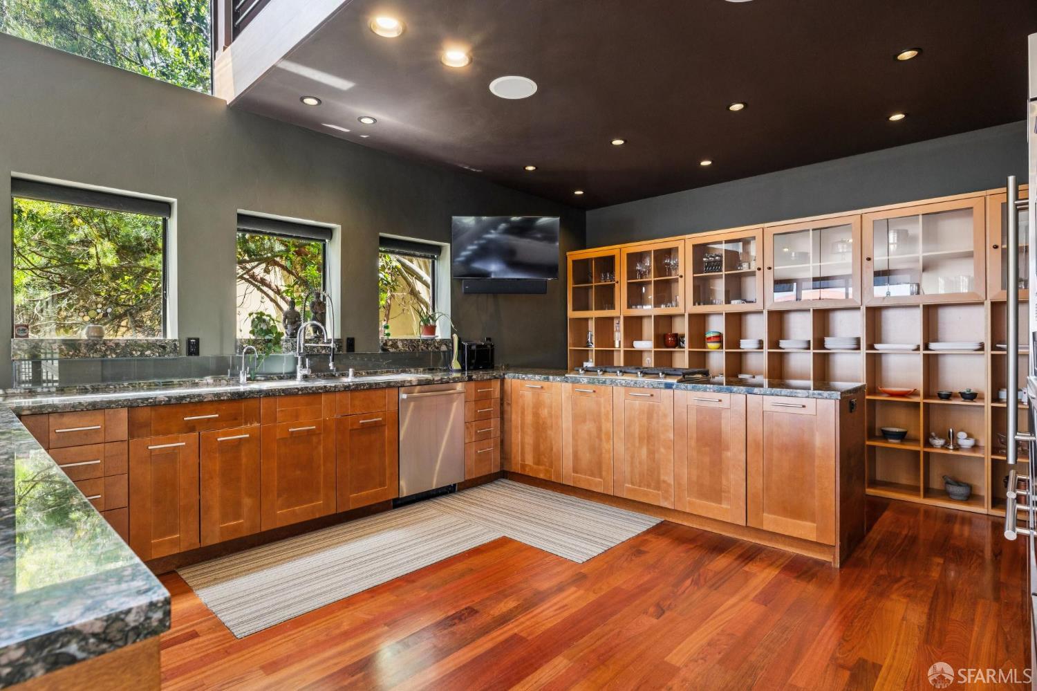 6353 Skyline Boulevard