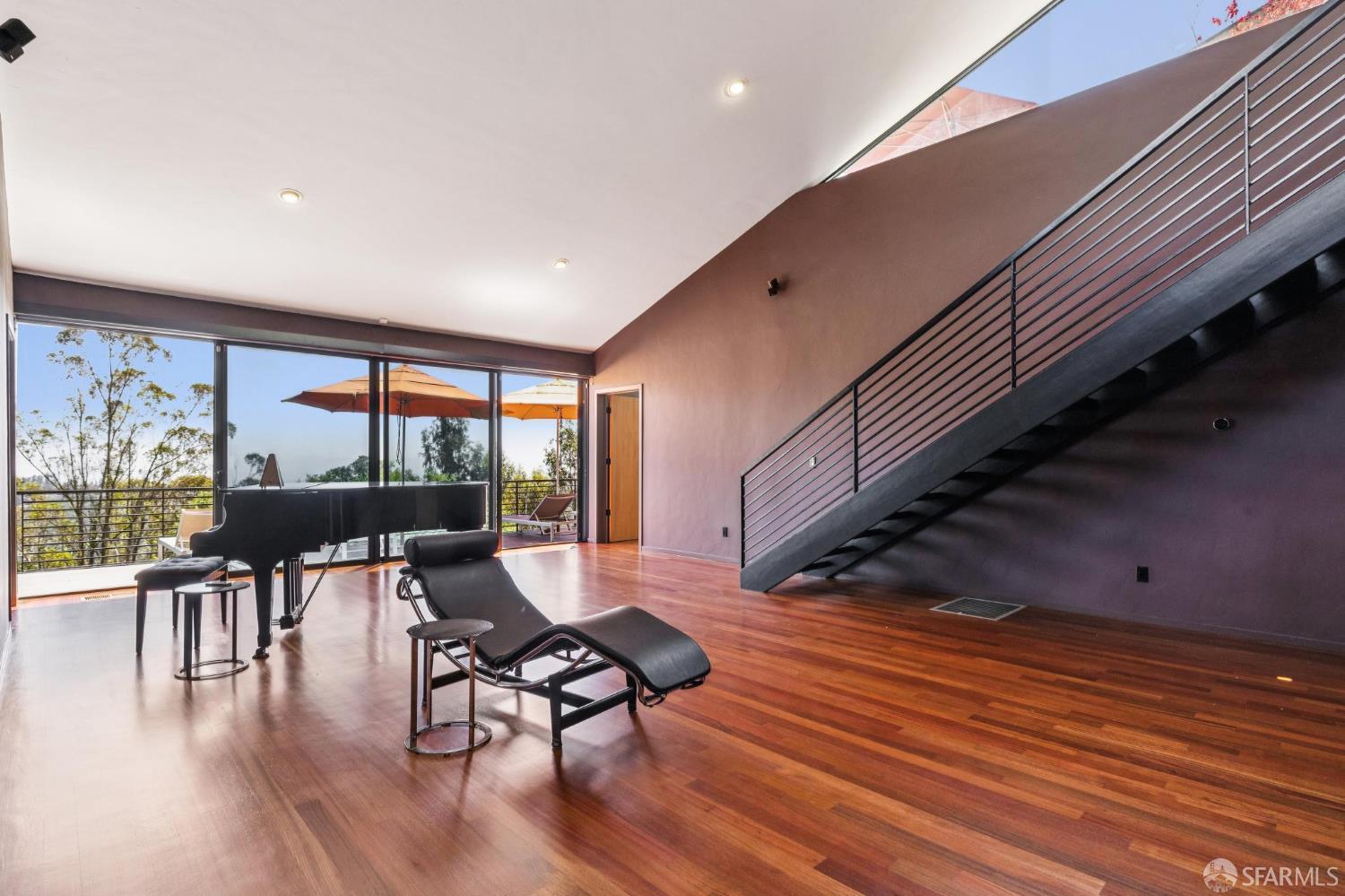 6353 Skyline Boulevard